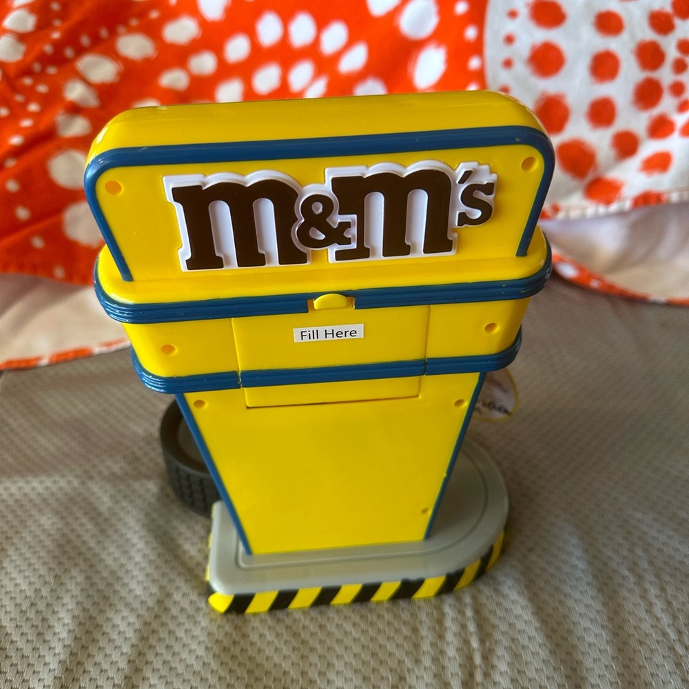 M&Ms Racing candy dispenser - Picture 3 of 4